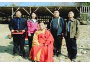 刘会长与恩师佛教高僧圆山法主为建东明寺勘址定向现场合影